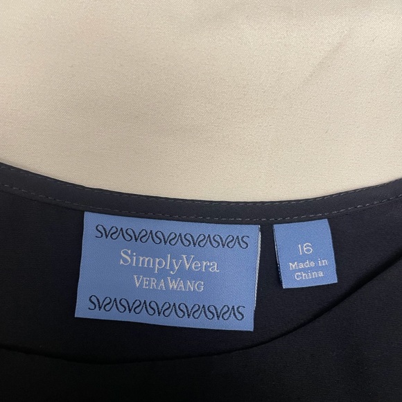 SIMPLY VERA TOP - Picture 7 of 16